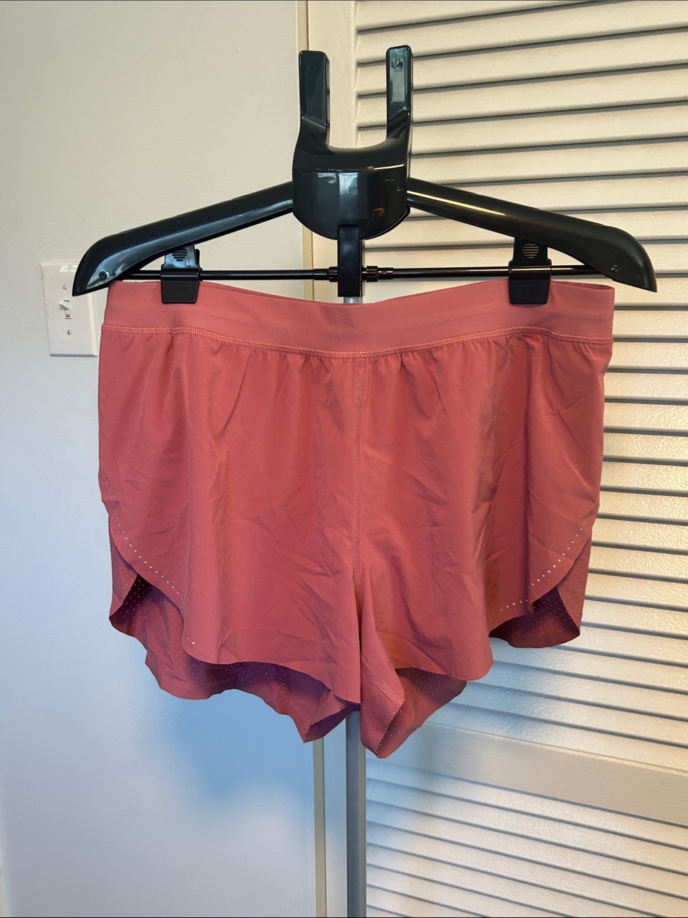 lululemon athletica mauve pink athletic shorts